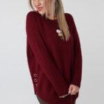 Elegancki sweter damski plus size ze zdobieniem na bokach i okrągłym dekoltem – luźny sweter XXL dla puszystych kobiet