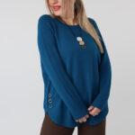 Elegancki sweter damski plus size ze zdobieniem na bokach i okrągłym dekoltem – luźny sweter XXL dla puszystych kobiet