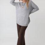 sweter-damski-elegancki-plus-size-ze-zdobieniem-na-bokach-szary (5)