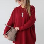Elegancki sweter damski oversize plus size z ozdobnymi aplikacjami pszczół na ramieniu – luźny sweter XXL dla puszystych kobiet