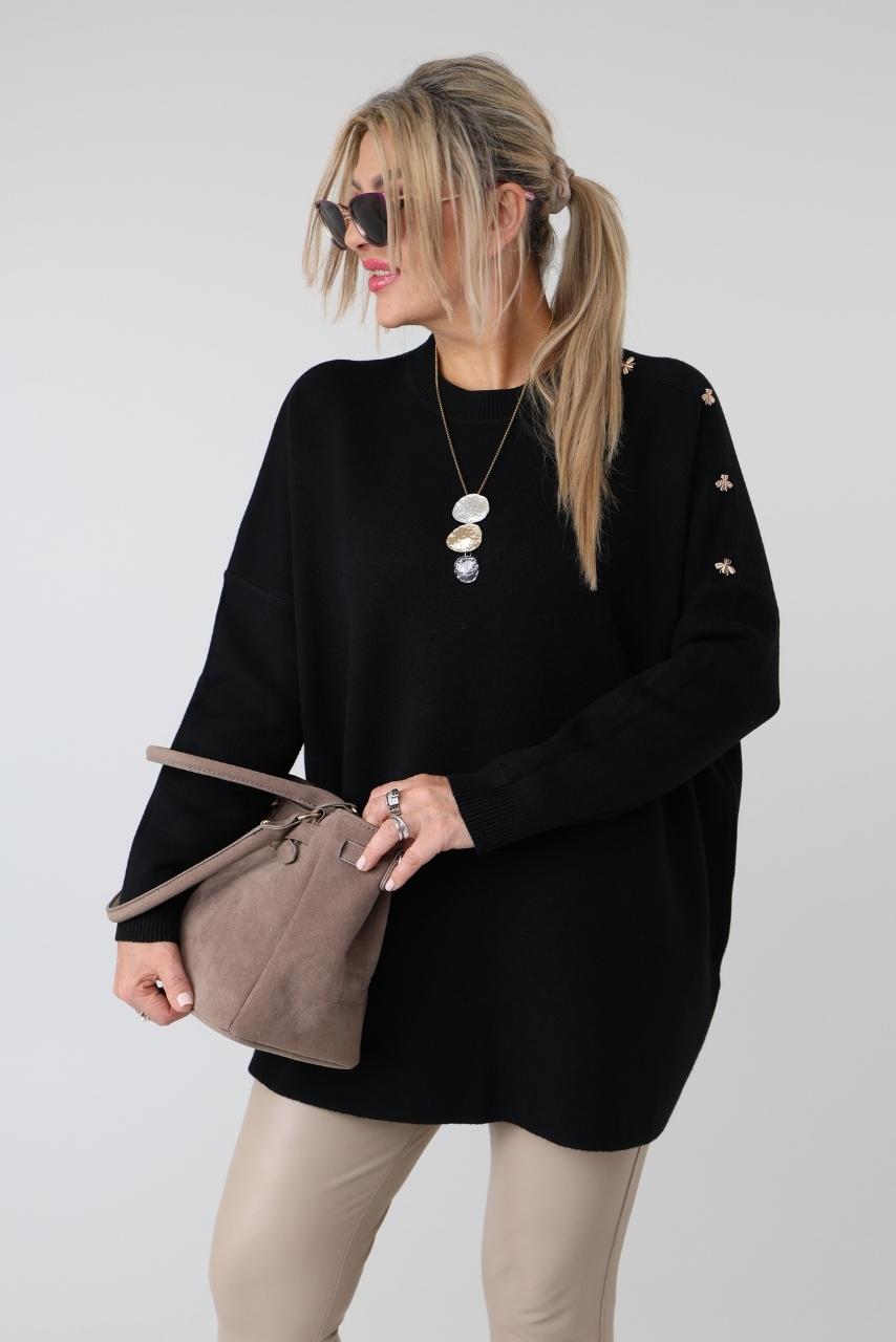Elegancki sweter damski oversize plus size z ozdobnymi aplikacjami pszczół na ramieniu – luźny sweter XXL dla puszystych kobiet