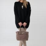sweter-damski-oversize-elegancki-plus-size-z-ozdobami-na-ramieniu-czarny (6)