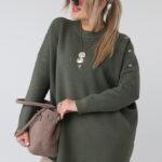 Elegancki sweter damski oversize plus size z ozdobnymi aplikacjami pszczół na ramieniu – luźny sweter XXL dla puszystych kobiet