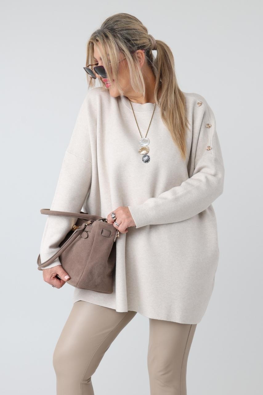 Elegancki sweter damski oversize plus size z ozdobnymi aplikacjami pszczół na ramieniu – luźny sweter XXL dla puszystych kobiet
