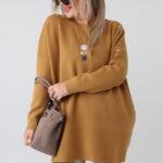 Elegancki sweter damski oversize plus size z ozdobnymi aplikacjami pszczół na ramieniu – luźny sweter XXL dla puszystych kobiet