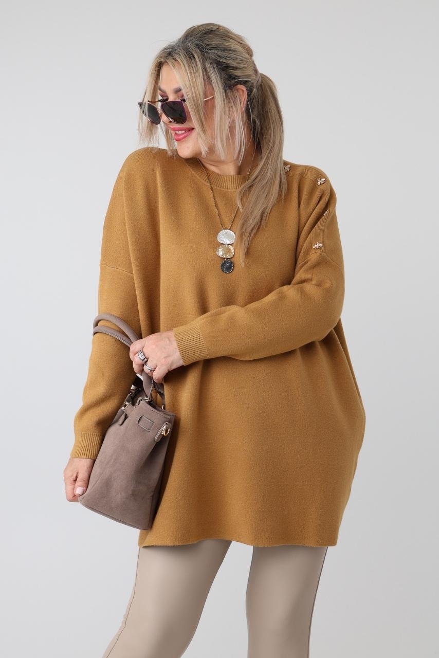 Elegancki sweter damski oversize plus size z ozdobnymi aplikacjami pszczół na ramieniu – luźny sweter XXL dla puszystych kobiet