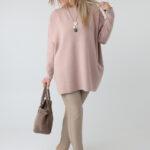 sweter-damski-oversize-elegancki-plus-size-z-ozdobami-na-ramieniu-pudrowy (7)