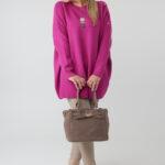 sweter-damski-oversize-elegancki-plus-size-z-ozdobami-na-ramieniu-rozowy (6)