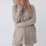 Sweter damski plus size z rozcięciami na guziki – luźny sweter XXL dla puszystych kobiet w dużych rozmiarach