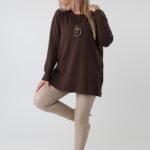 sweter-damski-plus-size-z-rozcieciami-na-guziki-brazowy (6)