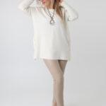 sweter-damski-plus-size-z-rozcieciami-na-guziki-kremowy (6)