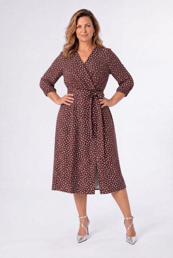 Sukienka w kwiaty plus size midi z gumą w pasie brązowa 44-52
