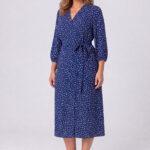 Sukienka-w-kwiaty-plus-size-midi-z-gumą-w-pasie-granatowa (1)