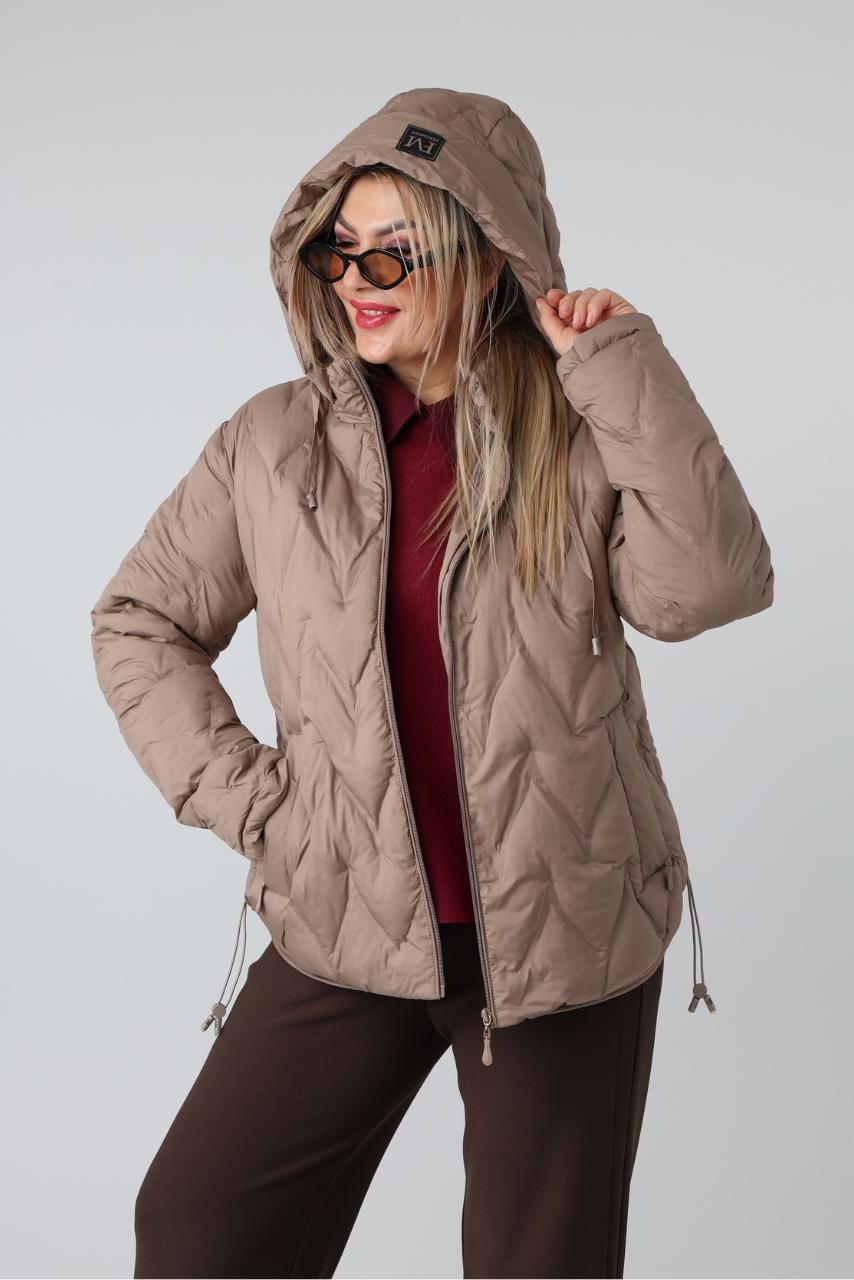Krótka pikowana kurtka damska przejściowa plus size z odpinanym kapturem – kurtka XXL dla puszystych 42-52