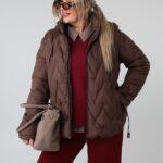 damska-kurtka-przejsciowa-plus-size-krotka-pikowana-z-odpinanym-kapturem-brazowa (6)