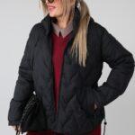 damska-kurtka-przejsciowa-plus-size-krotka-pikowana-z-odpinanym-kapturem-czarna (6)