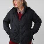 damska-kurtka-przejsciowa-plus-size-krotka-pikowana-z-odpinanym-kapturem-czarna (8)