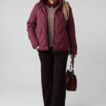 damska-kurtka-przejsciowa-plus-size-krotka-pikowana-z-odpinanym-kapturem-sliwkowa (7)