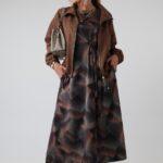 dluga-dzianinowa-sukienka-plus-size-regulowana-w-talii-we-wzory-abstrakcyjne (6)