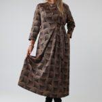 dluga-dzianinowa-sukienka-plus-size-regulowana-w-talii-we-wzory-geometryczne (6)