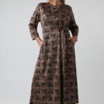 Długa dzianinowa sukienka plus size maxi we wzory z regulacją i wiązaniem w talii – sukienka XXL dla puszystych 44-52