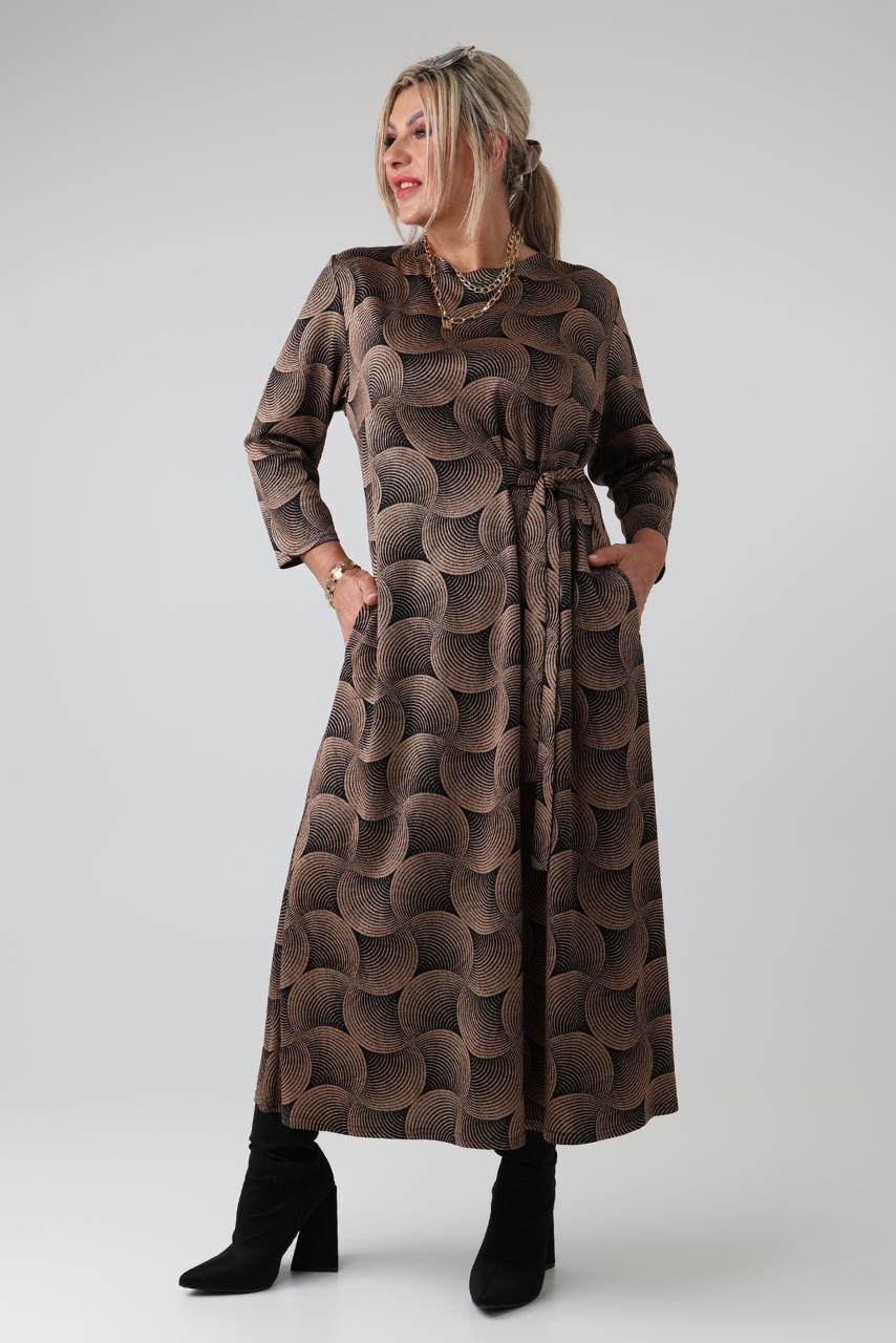 Długa dzianinowa sukienka plus size maxi we wzory z regulacją i wiązaniem w talii – sukienka XXL dla puszystych 44-52