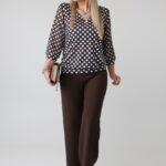 elegancka-bluzka-damska-plus-size-dekolt-w-serek-czekoladowa-w-groszki (6)