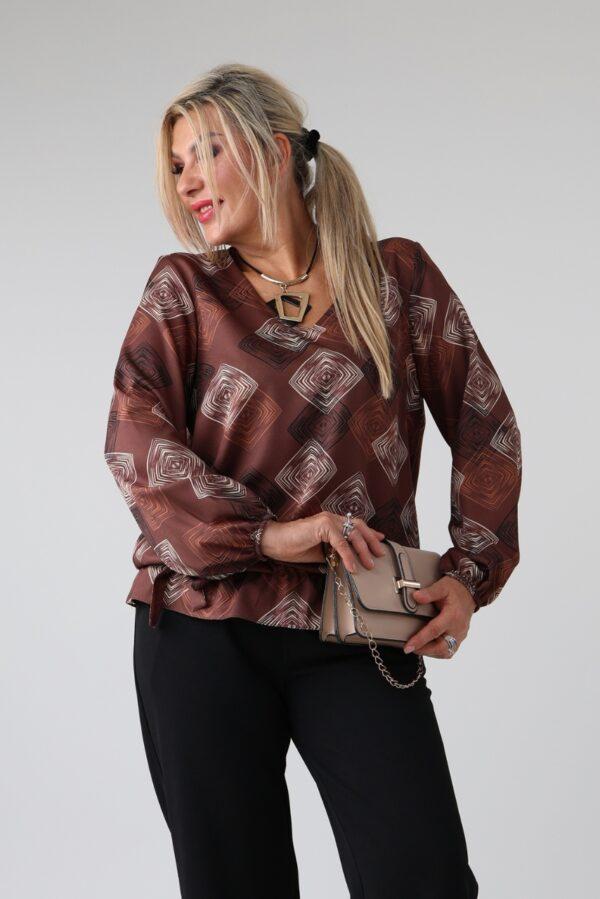 Elegancka bluzka damska plus size we wzory z dekoltem w serek, gumką i ozdobną kokardką w pasie – bluzka XXL dla puszystych 44-54