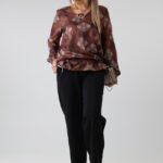 elegancka-bluzka-damska-plus-size-z-gumka-w-pasie-we-wzory-brazowa (5)