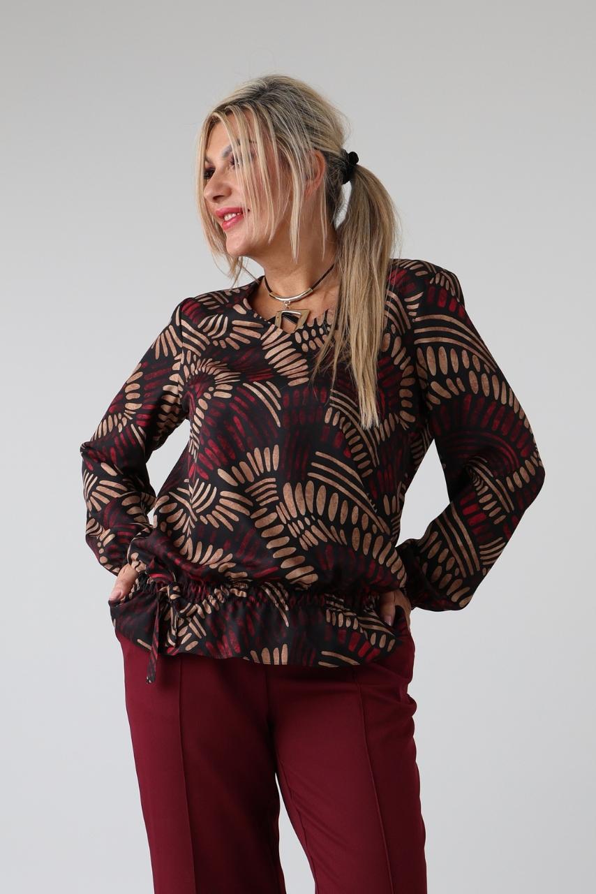 Elegancka bluzka damska plus size we wzory z dekoltem w serek, gumką i ozdobną kokardką w pasie – bluzka XXL dla puszystych 44-54