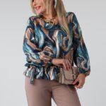 Elegancka bluzka damska plus size we wzory z dekoltem w serek, gumką i ozdobną kokardką w pasie – bluzka XXL dla puszystych 44-54