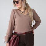 Elegancka bluzka damska plus size z dekoltem w serek, długim rękawem i mankietami – wizytowa bluzka XXL dla puszystych 44-54