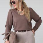 Elegancka bluzka damska plus size z dekoltem w serek, długim rękawem i mankietami – wizytowa bluzka XXL dla puszystych 44-54