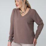 elegancka-bluzka-damska-z-dlugim-rekawem-plus-size-dekolt-w-serek-brazowa (8)