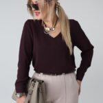 Elegancka bluzka damska plus size z dekoltem w serek, długim rękawem i mankietami – wizytowa bluzka XXL dla puszystych 44-54