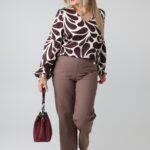 elegancka-bluzka-z-bufiastymi-rekawami-plus-size-we-wzory-bezowo-czekoladowe (6)