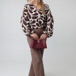 elegancka-bluzka-z-bufiastymi-rekawami-plus-size-we-wzory-bezowo-czekoladowe (7)