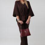 elegancki-komplet-damski-plus-size-czekoladowy-bluzka-i-spodnie (5)