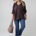gladka-koszula-damska-plus-size-z-kieszonka-brazowa (5)