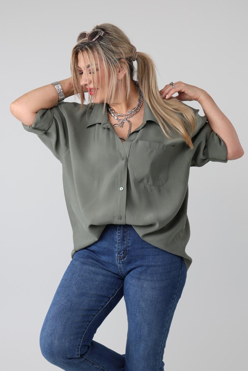 Gładka koszula damska plus size z kieszonką – elegancka koszula XXL w dużych rozmiarach dla puszystych 42-50