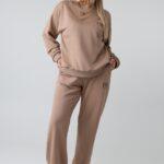 komplet-dresowy-damski-plus-size-bawelniany-dres-z-logiem-bezowy (7)