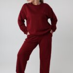 Bawełniany komplet dresowy damski plus size z logiem – modne dresy XXL w dużych rozmiarach dla puszystych kobiet 44-52