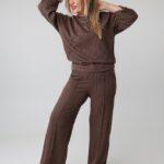 komplet-dzianinowy-plus-size-prazkowany-brazowy (1)