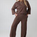 komplet-dzianinowy-plus-size-prazkowany-brazowy (4)