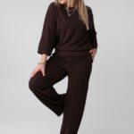 komplet-dzianinowy-plus-size-prazkowany-czekoladowy (4)