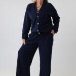 Elegancki prążkowany komplet damski dresowy plus size ze spodniami i rozpinaną górą – sztruksowy komplet XXL dla puszystych 42-52