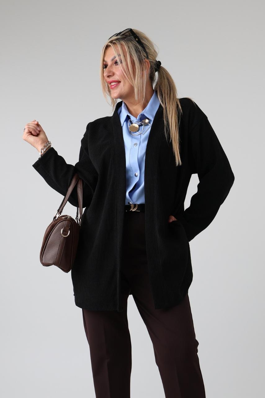 Elegancka sztruksowa narzutka damska plus size o prążkowanej strukturze z rozcięciami po bokach – krótki kardigan XXL dla puszystych 44-52