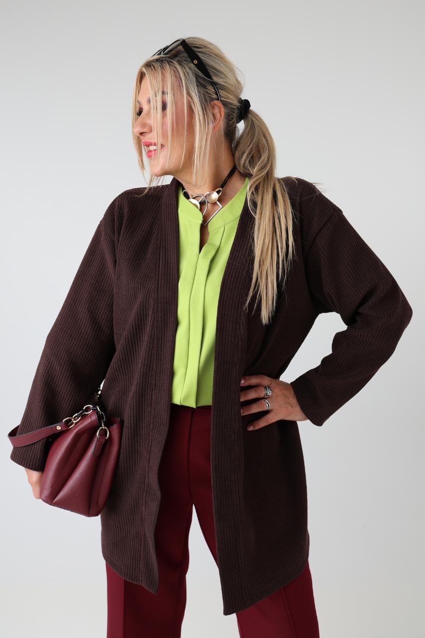 Elegancka sztruksowa narzutka damska plus size o prążkowanej strukturze z rozcięciami po bokach – krótki kardigan XXL dla puszystych 44-52