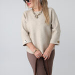 sweter-damski-plus-size-bezowy-z-podwinietym-rekawem (4)