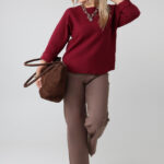 sweter-damski-plus-size-bordowy-z-podwinietym-rekawem (5)